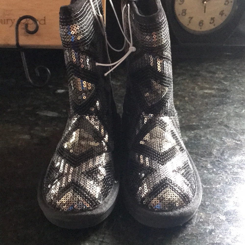 NWT justice boots